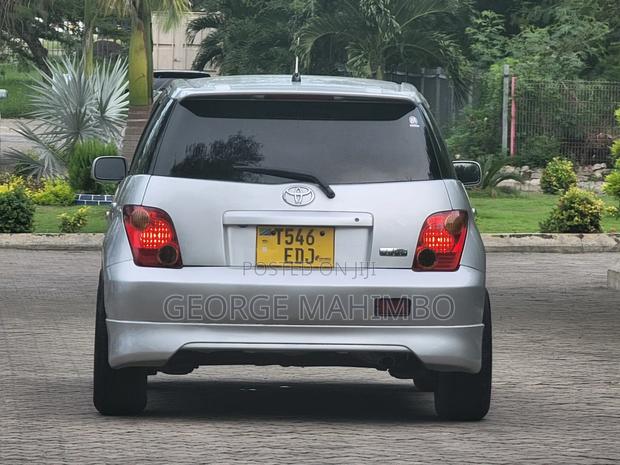 Toyota IST 2004 Silver