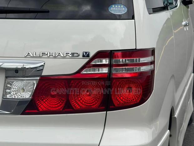 Toyota Alphard 2006 White