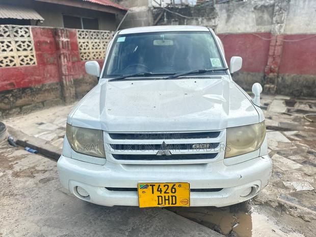Mitsubishi Pajero 2005 White