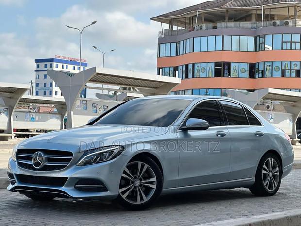 Mercedes-Benz C200 2014 Blue