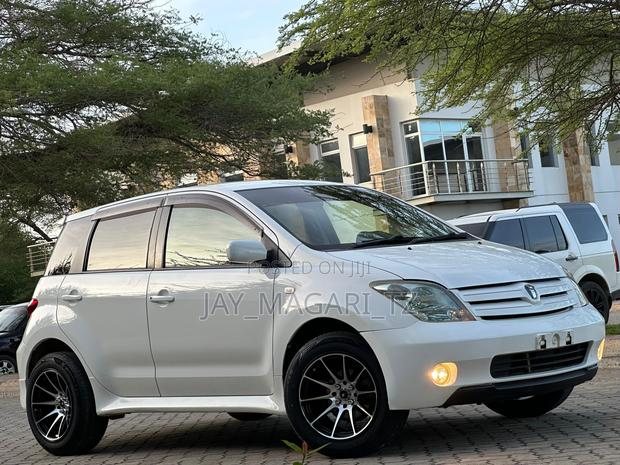 Toyota IST 2003 White