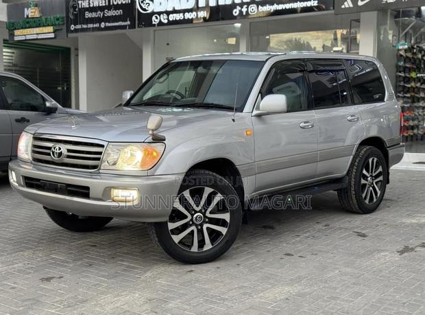 Toyota Land Cruiser 2005 Silver