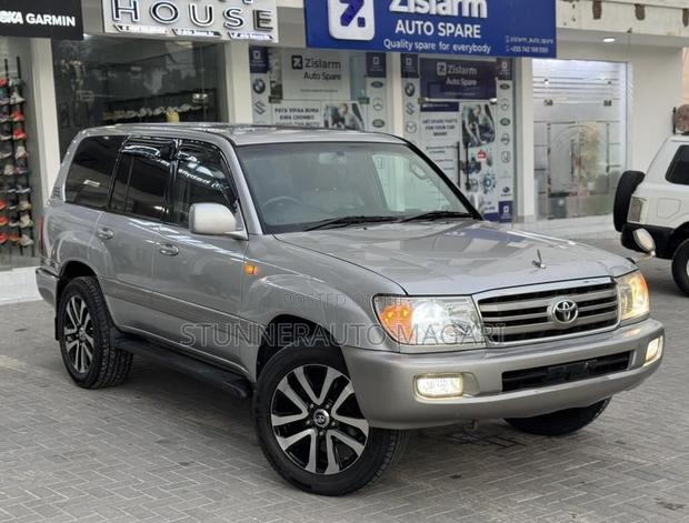 Toyota Land Cruiser 2005 Silver