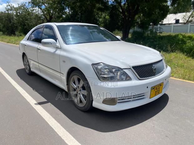 Toyota Crown 2004 White