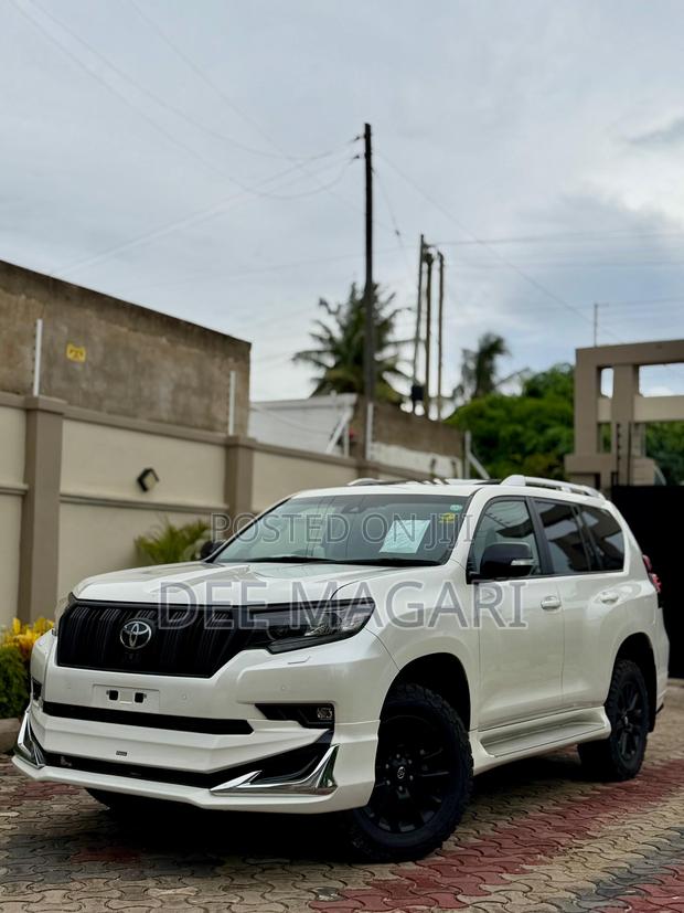 Toyota Land Cruiser Prado 2023 White