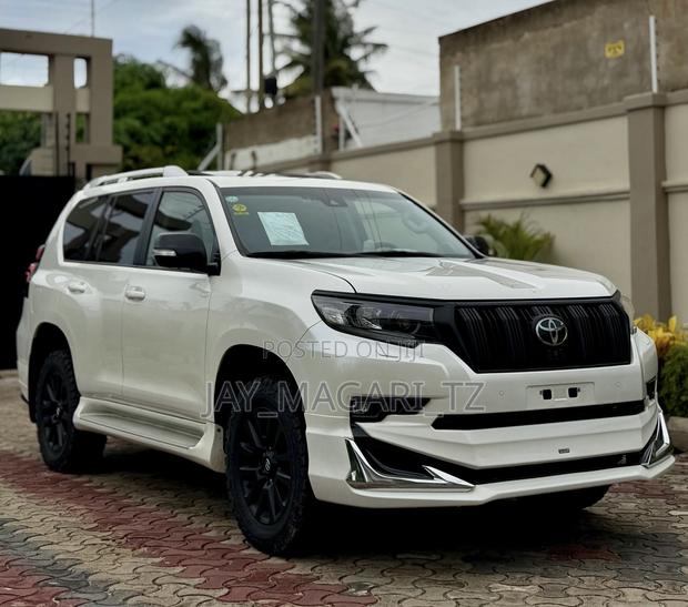 Toyota Land Cruiser Prado 2023 White