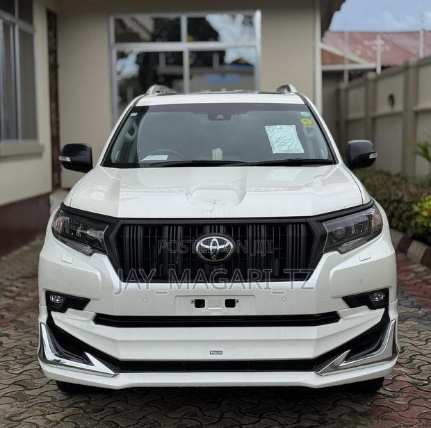 Toyota Land Cruiser Prado 2023 White