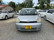 Toyota Sienta 2004 Silver for sale