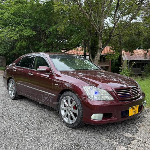 Toyota Crown 2006 Brown