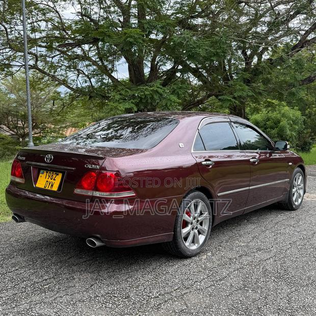 Toyota Crown 2006 Brown