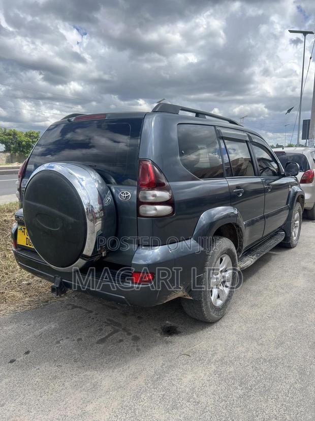 Toyota Land Cruiser Prado 2005 Gray