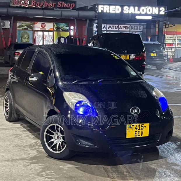 Toyota Vitz 1.0 FWD 5dr 2010 Black