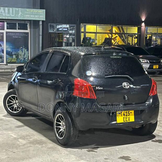 Toyota Vitz 1.0 FWD 5dr 2010 Black