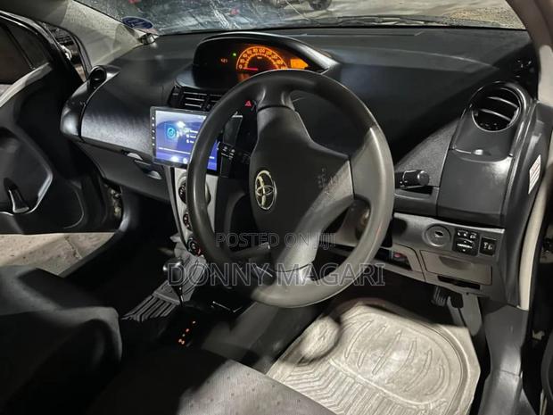 Toyota Vitz 1.0 FWD 5dr 2010 Black