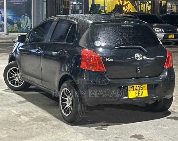Toyota Vitz 1.0 FWD 5dr 2010 Black