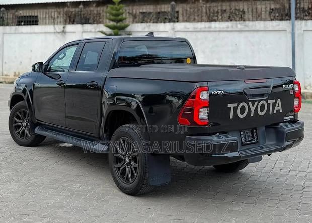 Toyota Hilux 2023 Purple