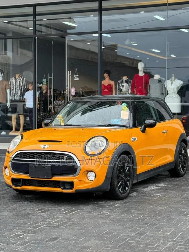 Mini Cooper 2017 Orange
