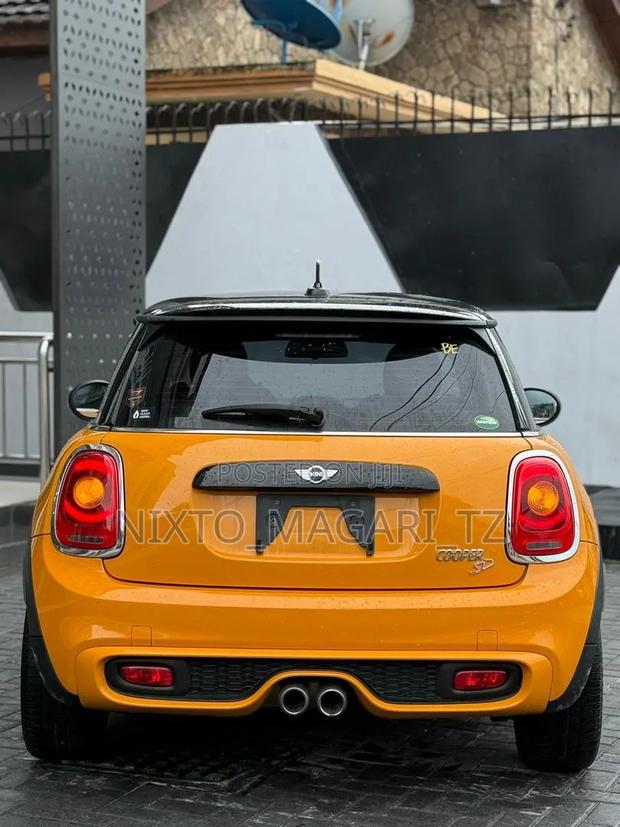 Mini Cooper 2017 Orange