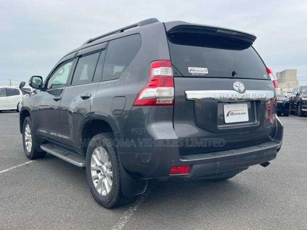 Toyota Land Cruiser Prado 2017 Gray