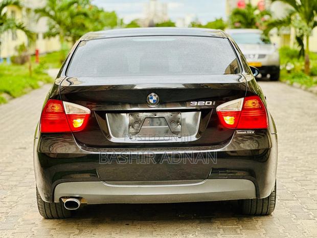 BMW 3 Series 320i RWD 2006 Black