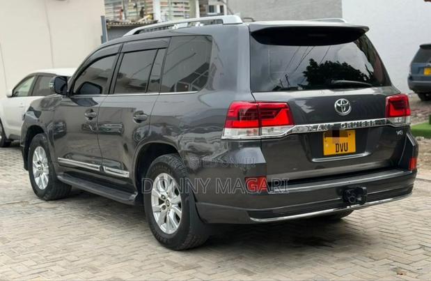 Toyota Land Cruiser 2008 Gray