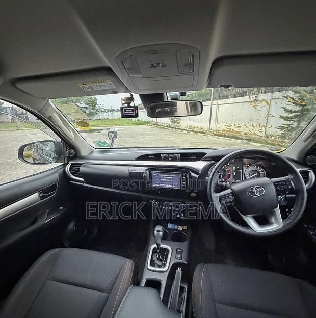 Toyota Hilux Revo Double Cab Deisel 2.4 AWD 2022 Black
