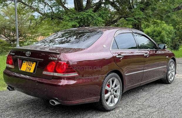 Toyota Crown 2006 Red