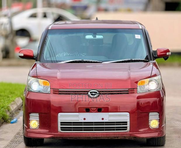 Toyota Corolla Rumion 2010 Red
