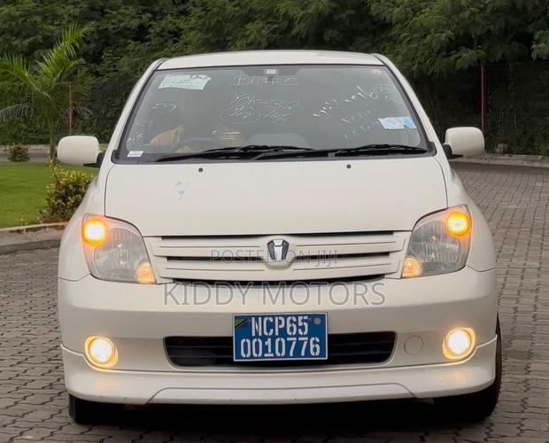 Toyota IST 2004 Pearl