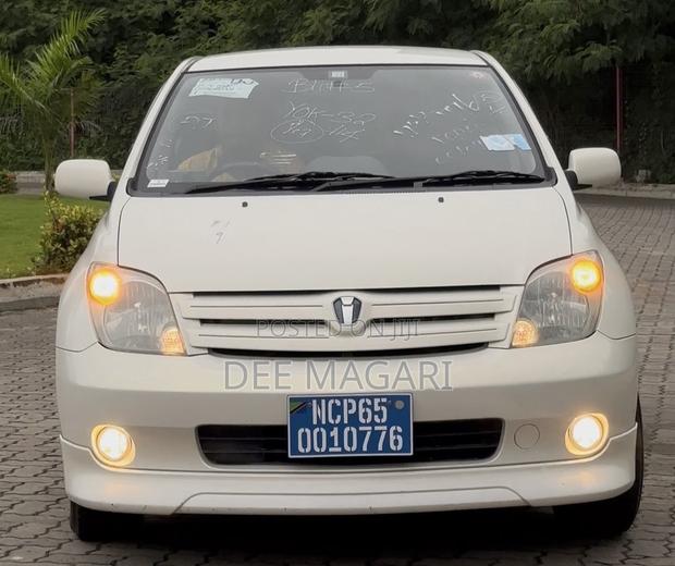 Toyota IST 2003 White