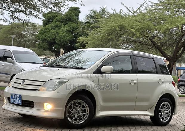 Toyota IST 2003 White