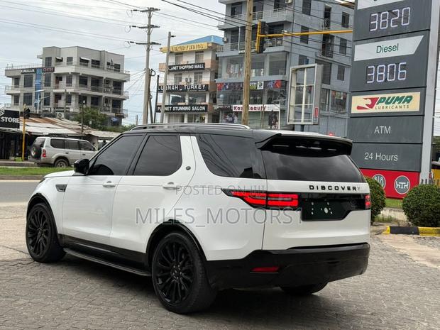 Land Rover Discovery 2018 White