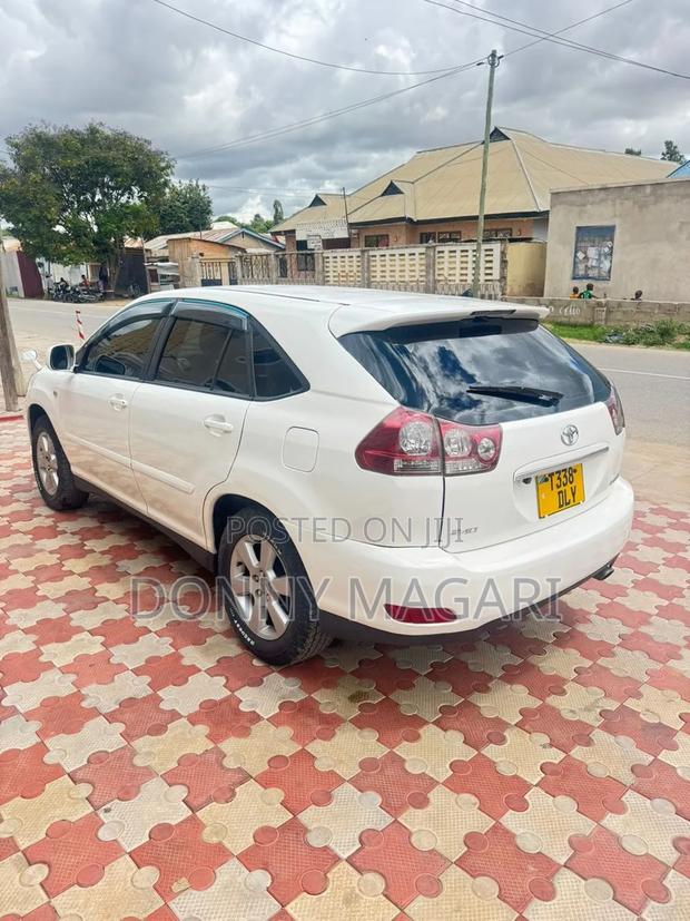 Toyota Harrier 2005 White
