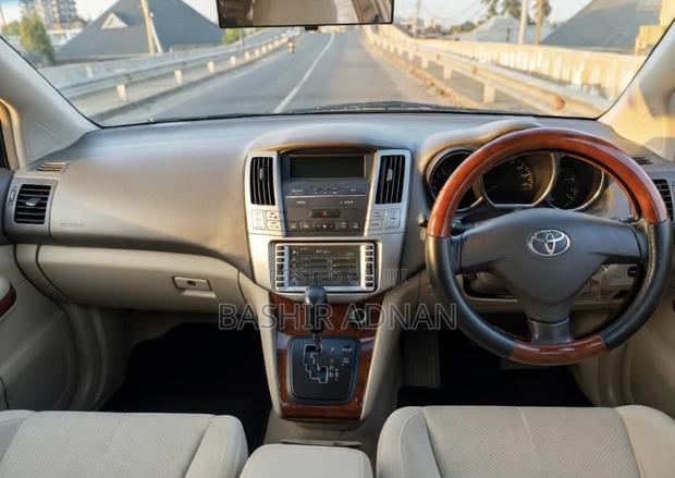 Toyota Harrier 2004 Gold
