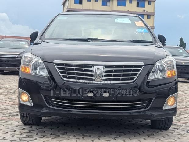 Toyota Premio 2013 Black