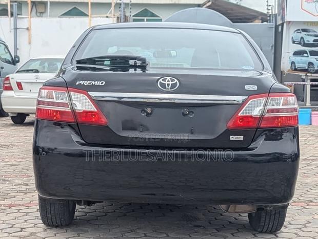 Toyota Premio 2013 Black