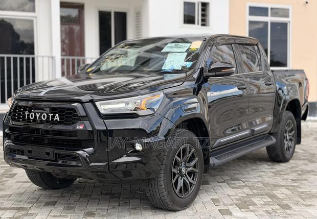 Toyota Hilux 2023 Black