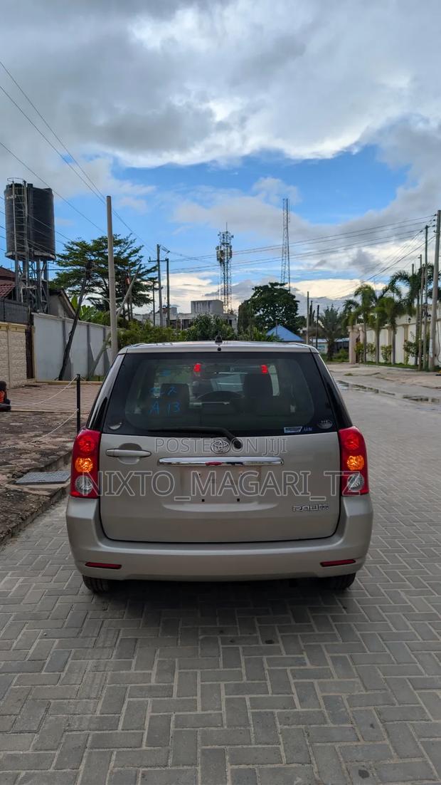 Toyota Raum 2005 Gold