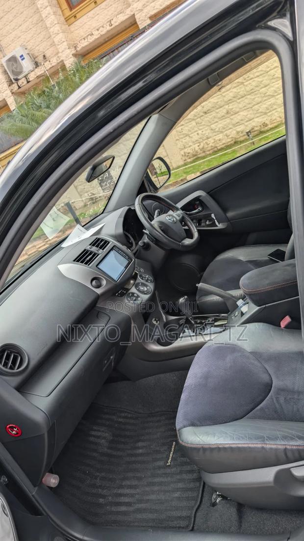 Toyota Vanguard 2013 Black