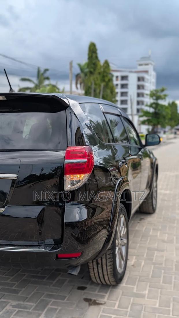 Toyota Vanguard 2013 Black