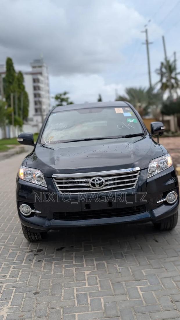 Toyota Vanguard 2012 Blue