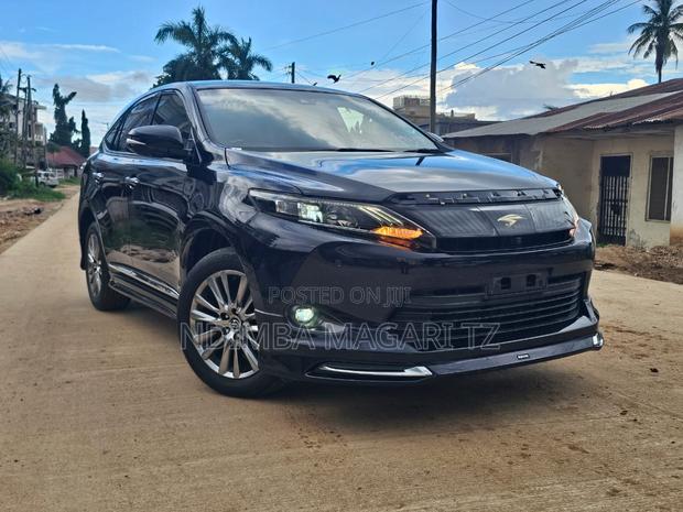 Toyota Harrier 2.0 2017 Black