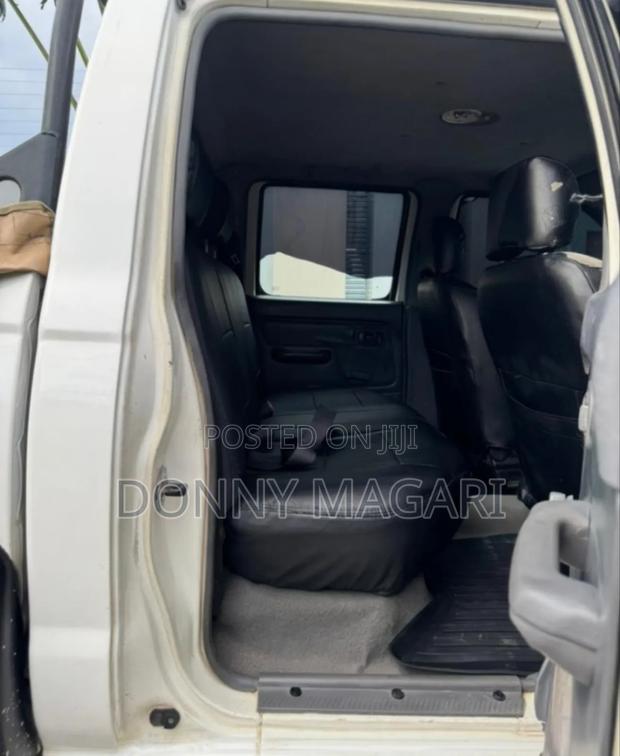 Nissan Hardbody 2012 White
