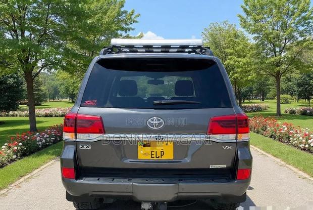 Toyota Land Cruiser 2020 Gray