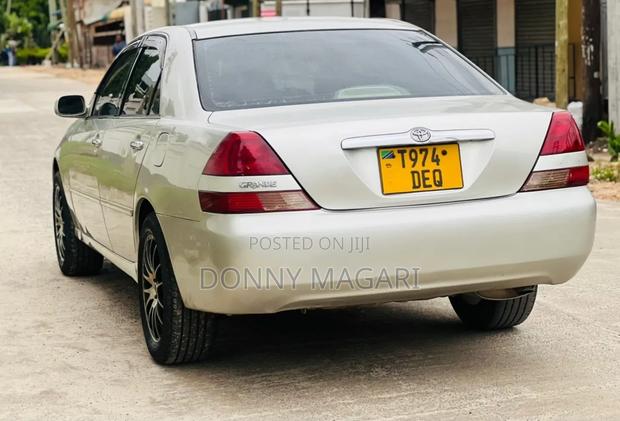 Toyota Mark II 2004 Silver