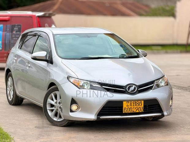 Toyota Auris 2013 Silver