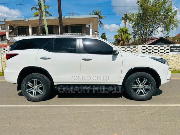 Toyota Fortuner 2022 White