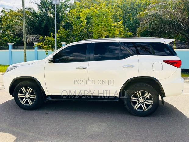 Toyota Fortuner 2022 White