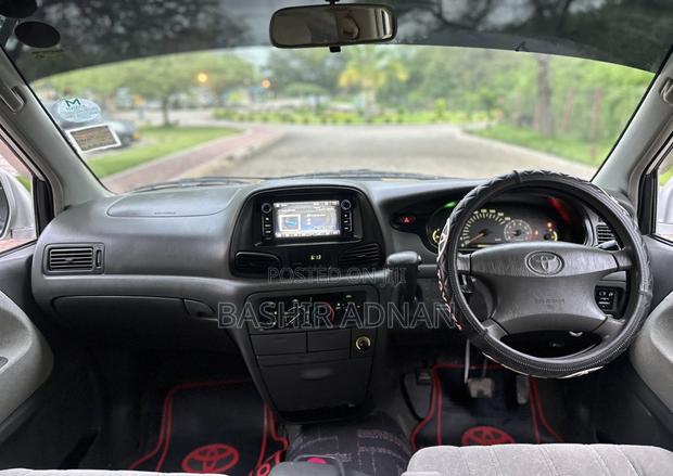 Toyota Noah 2.0 FWD (8 Seater) 2001 Silver
