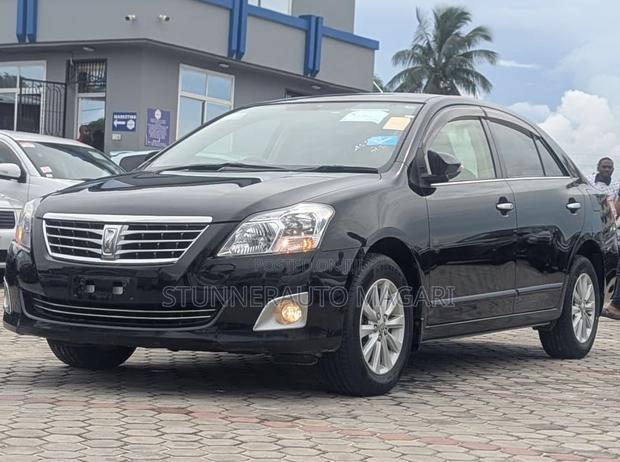 Toyota Premio 2013 Black